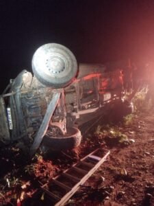 Motorista fica gravemente ferido após capotamento na RO-383, em Santa Luzia do Oeste